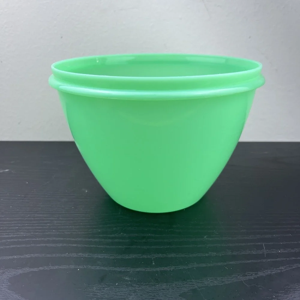 Vintage Tupperware Crisp-It #679-9 Jadite Lettuce Keeper Crisper No Lid No Spike